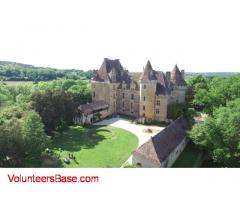 In the heart of a Renaissance castle classified and furnished in Périgord!
