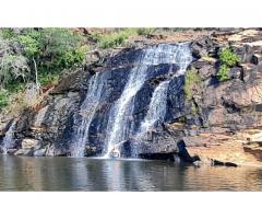 Needed Help por LA NUEVA TIERRA, Monte Azul (Minas Gerais), Brasil