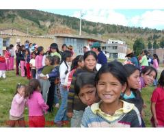 VOLUNTEERING TO HELP CHIDREN LIVING AT RISK AND IN EXTREME POVERTY IN THE ANDES OF PERU