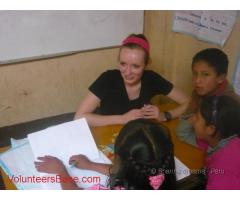 VOLUNTEERING TO HELP CHIDREN LIVING AT RISK AND IN EXTREME POVERTY IN THE ANDES OF PERU